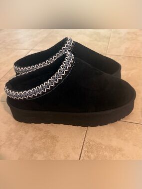 Women's Black Slip-On Cozy Mules with Decorative Stitching